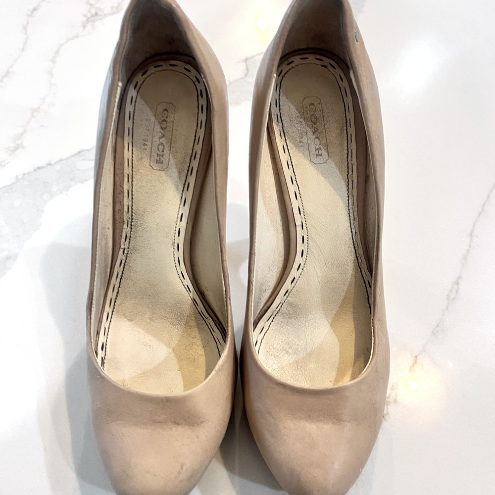 Coach cream leather pumps. Used Size 8.5